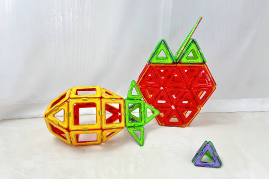 Mit Magnetbausteinen Obst bauen? So lernen Kinder Früchte ganz neu kennen! - Condistoys